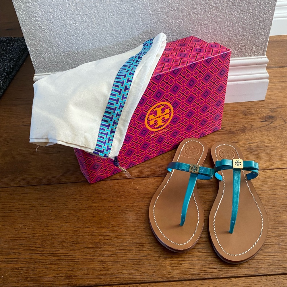 Tory Burch Leighanne Flat Thong-Patent Saffiano Sandals